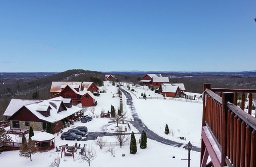 Dobson Cabin | MountainTop Compound Groups,Corporate Retreat,Weddings,Churches 10-40BR, 66 Beds