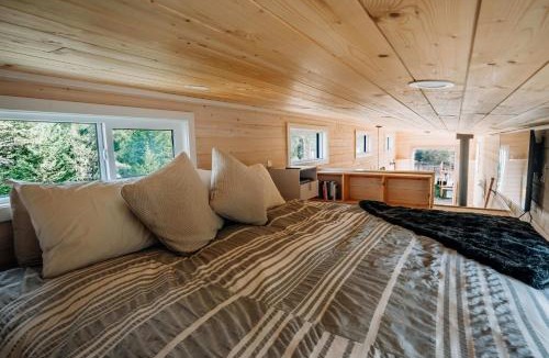Kootenay Boundary Resort | Mountaintop Off Grid Resort & Spa
