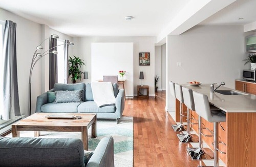 Plateau Mont Royal Apartment | MTLVR #03 | Bright, ideal Plateau location, A/C
