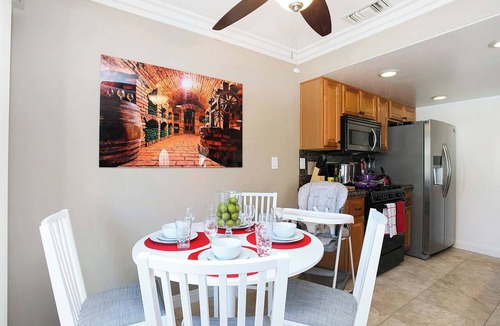 Downtown Condo | Multi-Level 2BR-Fast WiFI-Free Parking!-CM1