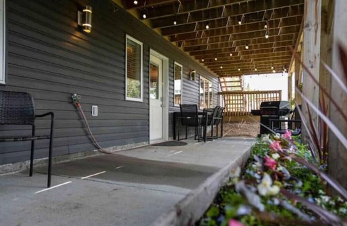 Athabasca House | Muskeg Creek Suite