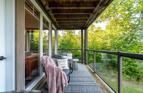Huntsville Apartment | Muskoka Night Dreams Enjoy 3 King Beds