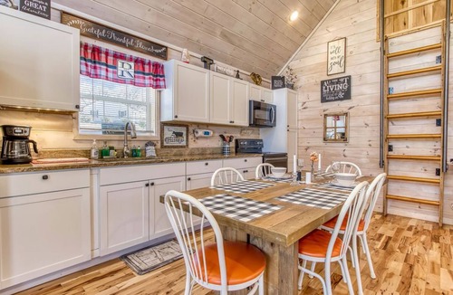 Smoky Mountains Cabin | My Happy Place, Mtn Views, WIFI, $685 FREE tickets each paid day!