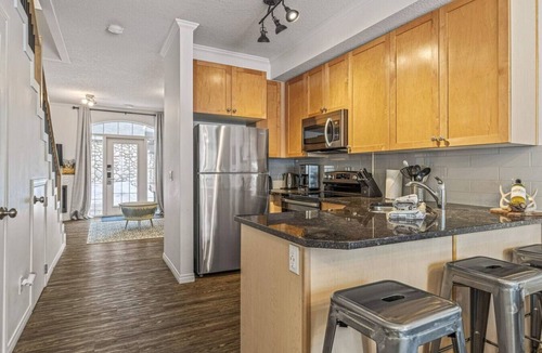 Canmore Ski Chalet | Mystic 2BR Townhome. Near DT with Pool & Hot tub!