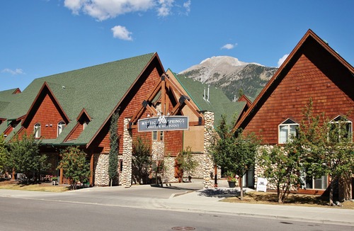 Canmore Hotel | Mystic Springs Chalets & Hot Pools