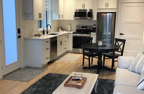 Okanagan-Similkameen Apartment | Naramata Sunset Oasis : Couples romantic getaway.