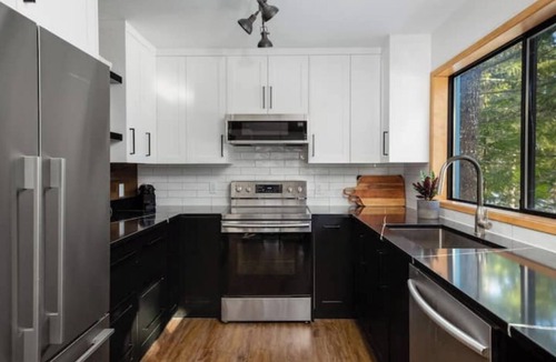 Whistler House | Nature Retreat: Renovated Lakeside Chalet w/Hot tub, Water & Mountain Views