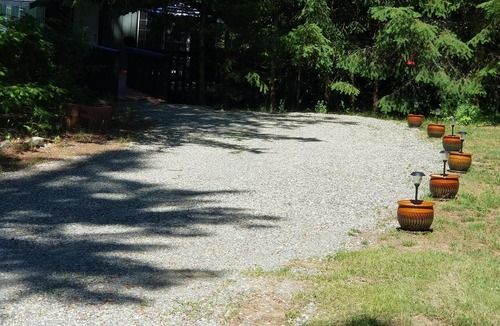 Regional District of Nanaimo Cottage | nature 's loft 650 sq ft with open deck and outside fire pit