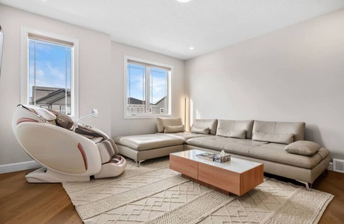 Calgary House | Near Airport | Water View | Massage | Poker Room