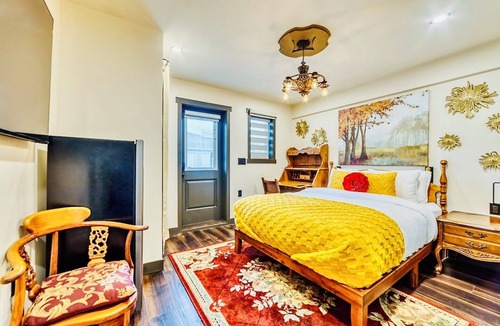 Knight House | Neocolonial Quarters