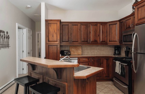 Saint-Faustin-Lac-Carre Condo | Neve - Terrace, BBQ & Pool