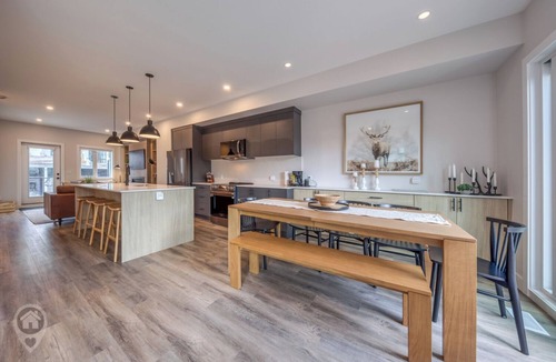 East Kootenay House | New 4 bdr at Nordix w/private hot tub