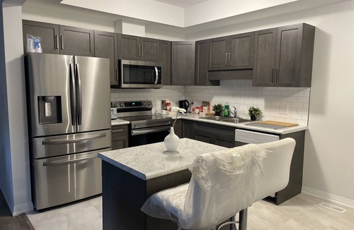 Niagara Falls House | New 4-bedroom two story house,10min NiagaraFallsCA