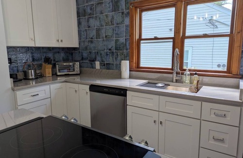 Durham House | NEW! Adorable 2BR/1BA | Sunporch | Smart Kitchen