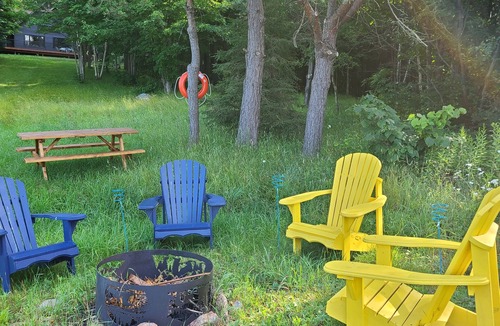 Irondale Cottage | New and Very Private Lakefront Cottage 5-Br, 3-Ba