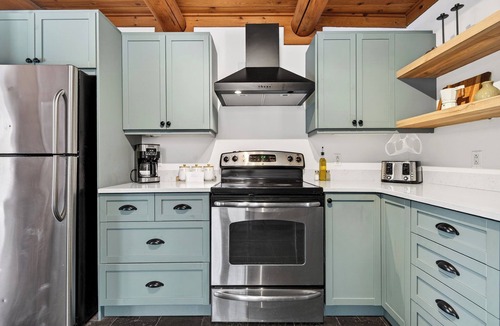 Labelle Ski Chalet | NEW! Beautiful Log Chalet - Hot Tub & Pool Table
