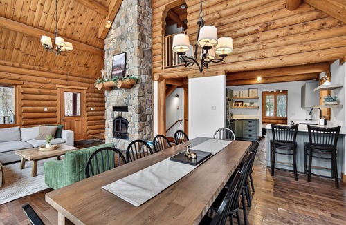 Labelle Ski Chalet | NEW! Beautiful Log Chalet - Hot Tub & Pool Table