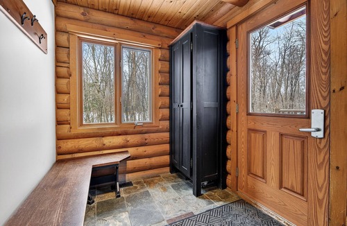 Labelle Ski Chalet | NEW! Beautiful Log Chalet - Hot Tub & Pool Table