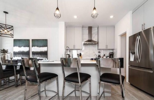 Leduc County House | New - Chic Modern Home - King bed - Foosball - Sleeps 8!