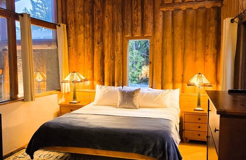 New Denver Cabin | New Denver Lodge
