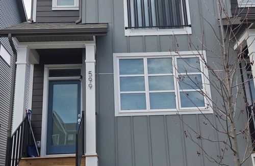 Southeast Calgary House | New Family Modern 2-Bedroom near Hospital, YMCA, Cineplex, Grocery Stores