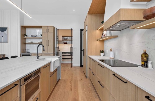 Mont-Tremblant House | NEW! Forêt de Verre | 7 Min to Village | Hot Tub, Firepit & Entertainment | 16 Guests