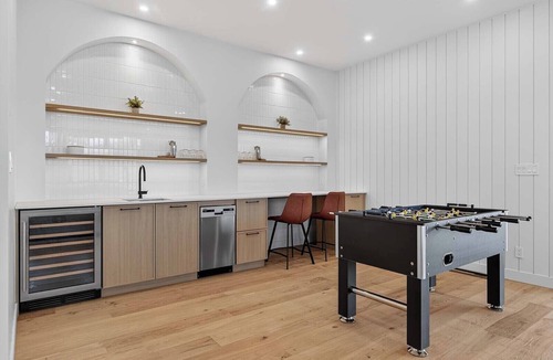 Mont-Tremblant House | NEW! Forêt de Verre | 7 Min to Village | Hot Tub, Firepit & Entertainment | 16 Guests