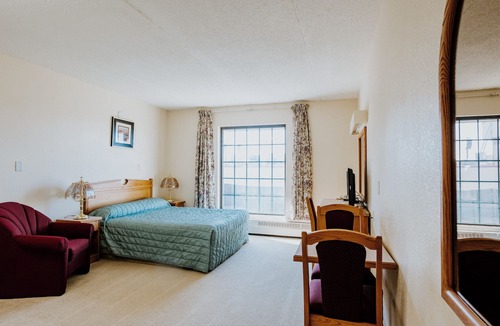Cold Lake Hotel | New Imperial Inn Cold Lake