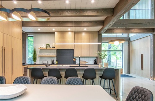 Mont-Tremblant House | NEW! Lagom Trad | 5 Bedrooms | Private Hot Tub in Forest | 1 Min to Tremblant Resort