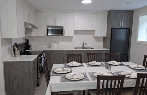 Canyon Heights Apartment | NEW LISTING Modern 2BR Suite: MAJOR INTERNATIONAL SPORTING EVENT Home Base & North Shore Nature Retreat