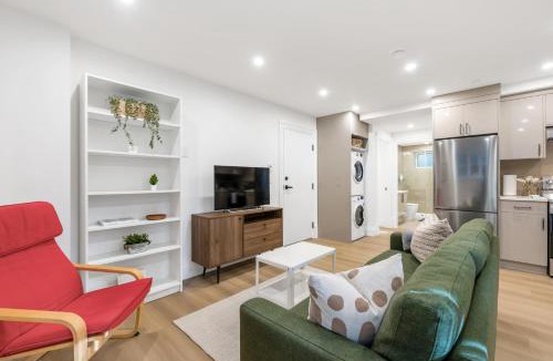 Dunbar House | New Luxury 2BR Prime Dunbar Home - Near UBC, Downtown, Beaches & Shops - Free Parking