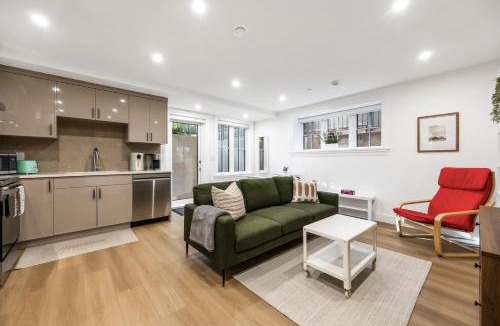 Dunbar House | New Luxury 2BR Prime Dunbar Home - Near UBC, Downtown, Beaches & Shops - Free Parking