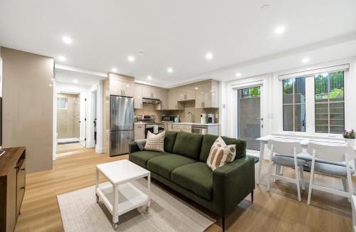 Dunbar House | New Luxury 2BR Prime Dunbar Home - Near UBC, Downtown, Beaches & Shops - Free Parking