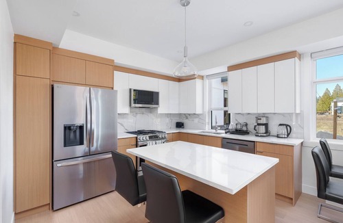 Willoughby House | New & Modern 4BR Townhome - Rooftop & Garage