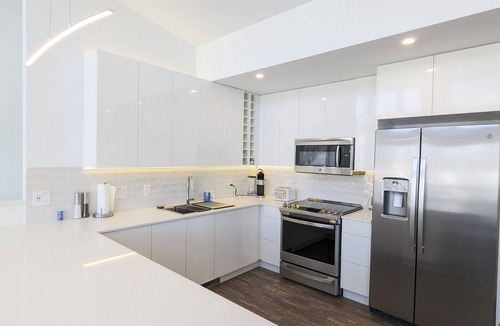 Okanagan-Similkameen House | New Modern Executive Home across from Skaha Lake.