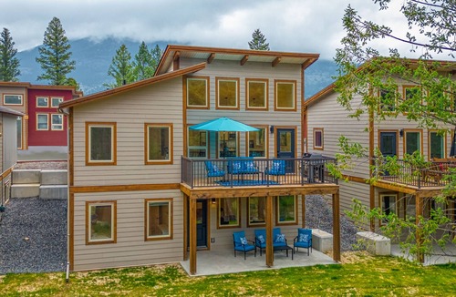 Windermere Cabin | New Modern Family Friendly Cabin Close To The Beach, Golf Courses & Hot Springs
