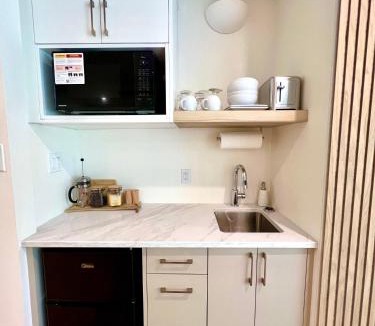 Regional District of Nanaimo Apartment | NEW Modern Oceanside Suite with King Bed, Water Views, Resort Pool & Hot Tub