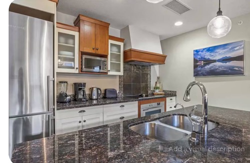 Cougar Creek Apartment | New on Market: Panorama View Penthouse w. One King Suite