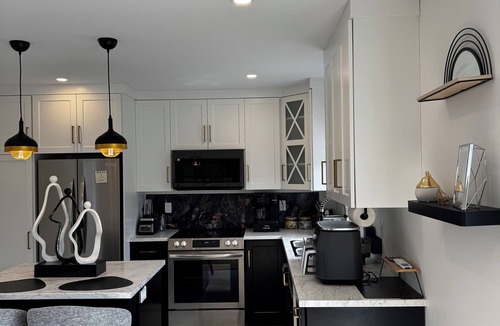 St. John's House | New Premium Luxury 3-Bedroom Getaway| Parking