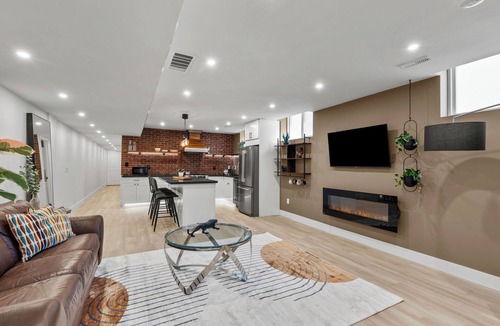 Kirkendall North Apartment | New - Quiet Melbourne Street Suite