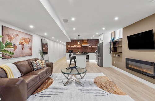 Kirkendall North Apartment | New - Quiet Melbourne Street Suite