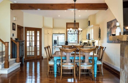 Mont-Tremblant Ski Chalet | NEW! Splendid Chalet on Golf course. Top location!