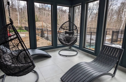 Mont-Tremblant Condo | NEW! Verbier Chelsea | Ski Mountain View | Shuttle to Resort | Covered Parking + Spa & Pool Access