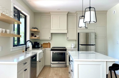 Bayview Cottage | Newly built, modern cottage 5 min to National Park