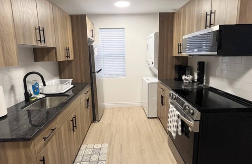 Walkerville Apartment | Newly renovated 2 bed 1 bath #UPPER floor unit.