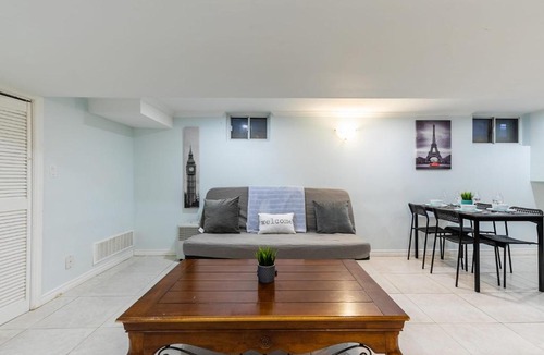 Little Italy Apartment | Newly Renovated - Modern 2BR Apartment - Trinity Bellwoods!