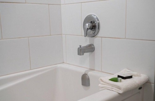 Banff Hotel | Newly Renovated Room in Banff! Air-Conditioning