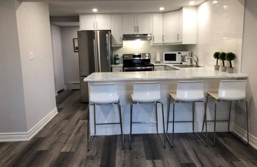 Welland House | Niagara Luxury - Warm, Cozy and Clean Suite Stay (3)