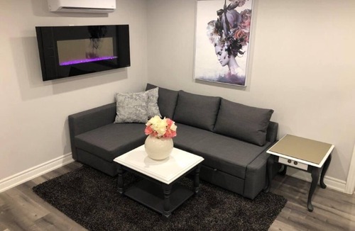 Welland House | Niagara Luxury - Warm, Cozy and Clean Suite Stay (3)