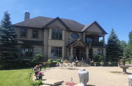 Fort Erie House | Niagara River Idyll Luxurious King Ensuite